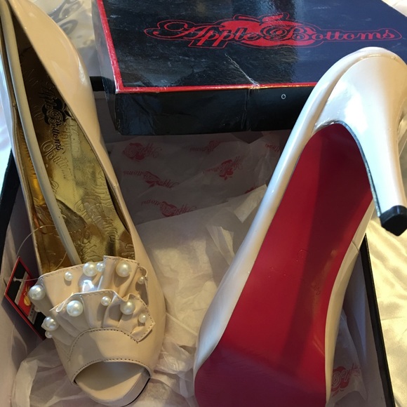 Heels - Picture 2 of 2